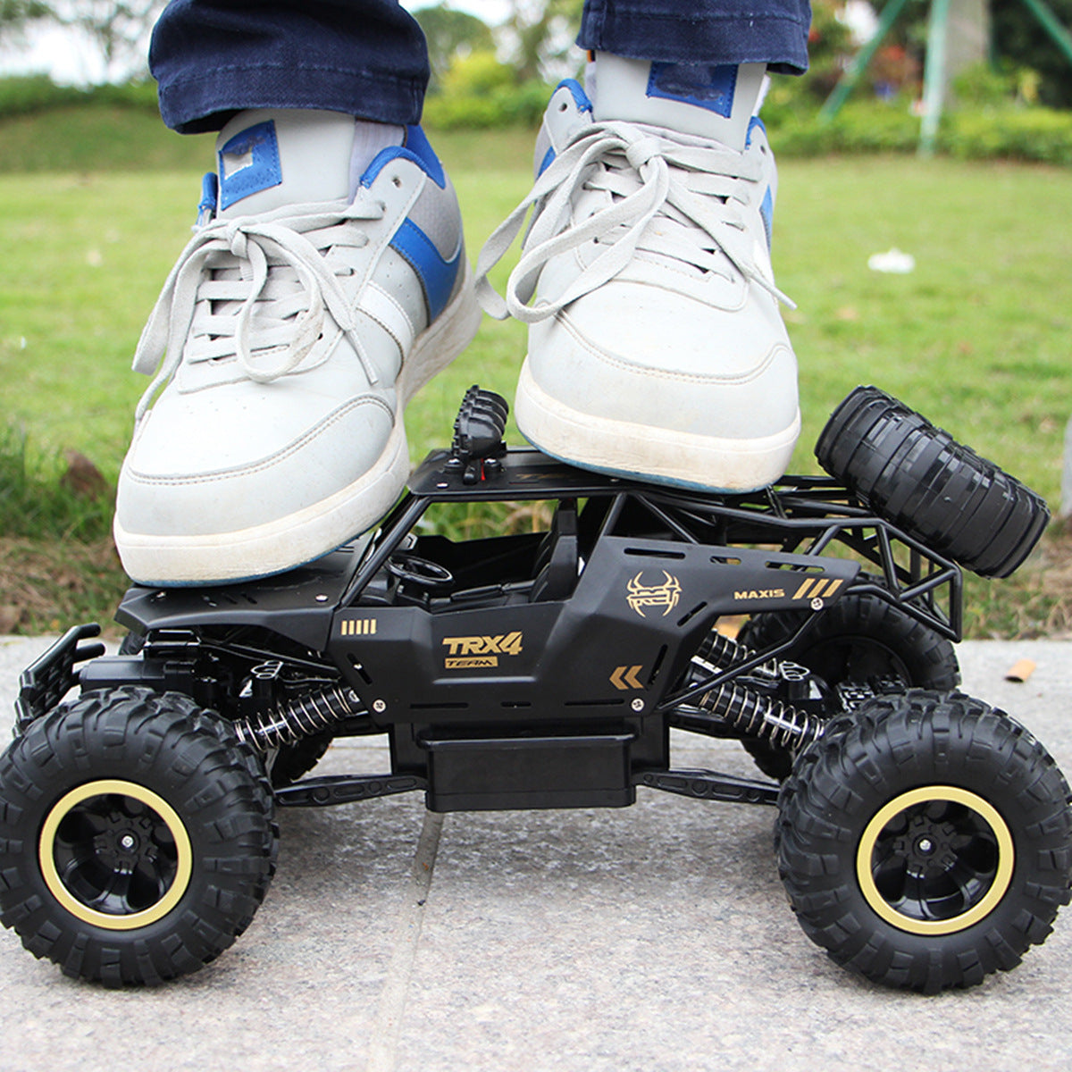 Oversized four-wheel drive remote control car high-speed climbing racing children's off-road vehicle charging boy adult toy car