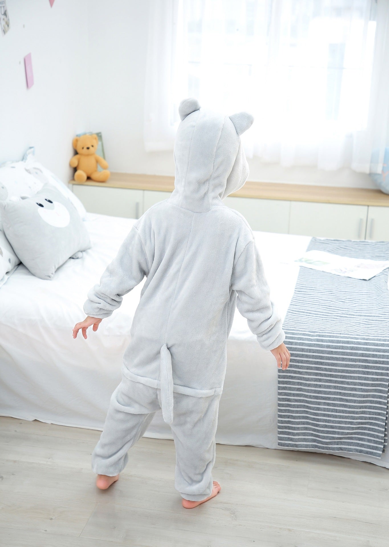 Cartoon one-piece pajamas children's toilet gray cat flannel show pajamas casual home furnishing