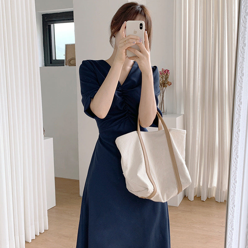 A generation of light and cooked French dress, female summer, gentle wind, careful appearance, thin temperament, V-neck skirt