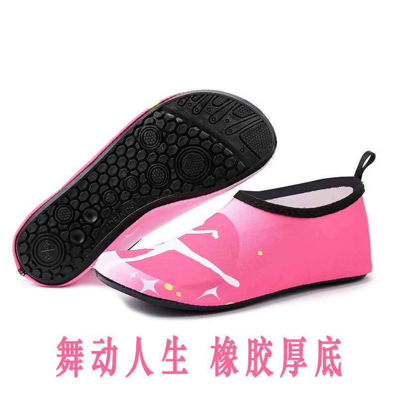 Beach shoes men and women diving  wading upstream swimming shoes soft non-slip shoes