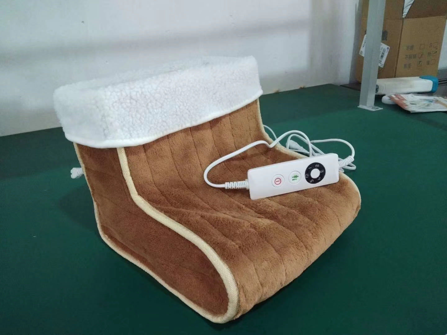 Plug-in electric heating pad warming feet Bao Gaobangbang electric heating shoes office bedroom heating pads
