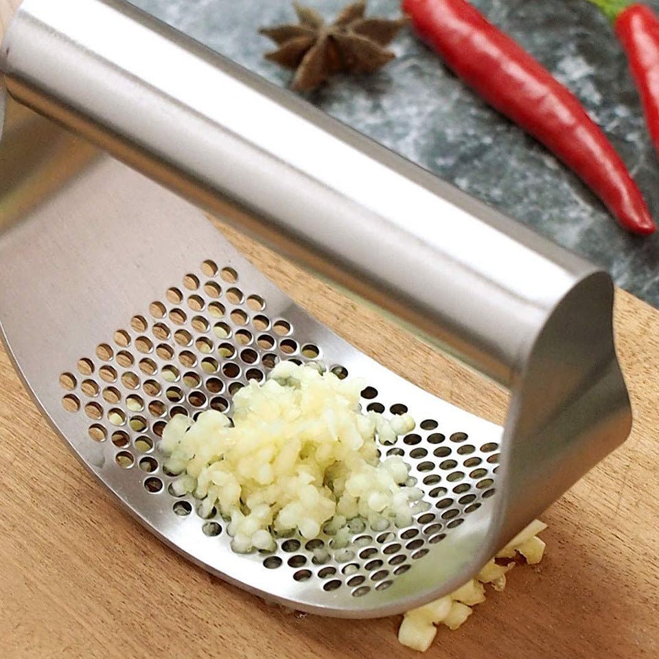 Food grade 430 stainless steel garlic press, kitchen circular garlic masher, manual ginger garlic masher