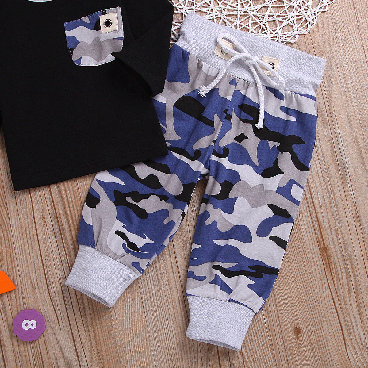 Children's clothing solid color T-shirt + camouflage pants + hat three-piece set