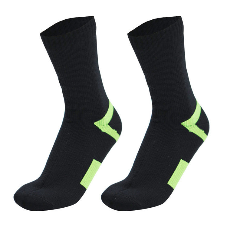 Outdoor skiing wading sports warm breathable waterproof socks adventure mountaineering cycling mid-tube waterproof sports socks