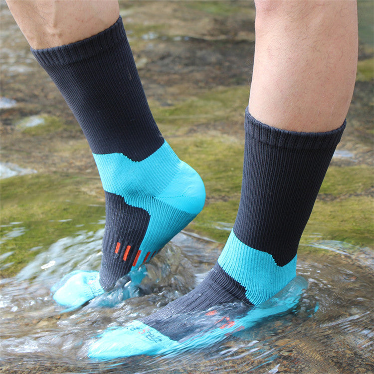 Outdoor skiing wading sports warm breathable waterproof socks adventure mountaineering cycling mid-tube waterproof sports socks