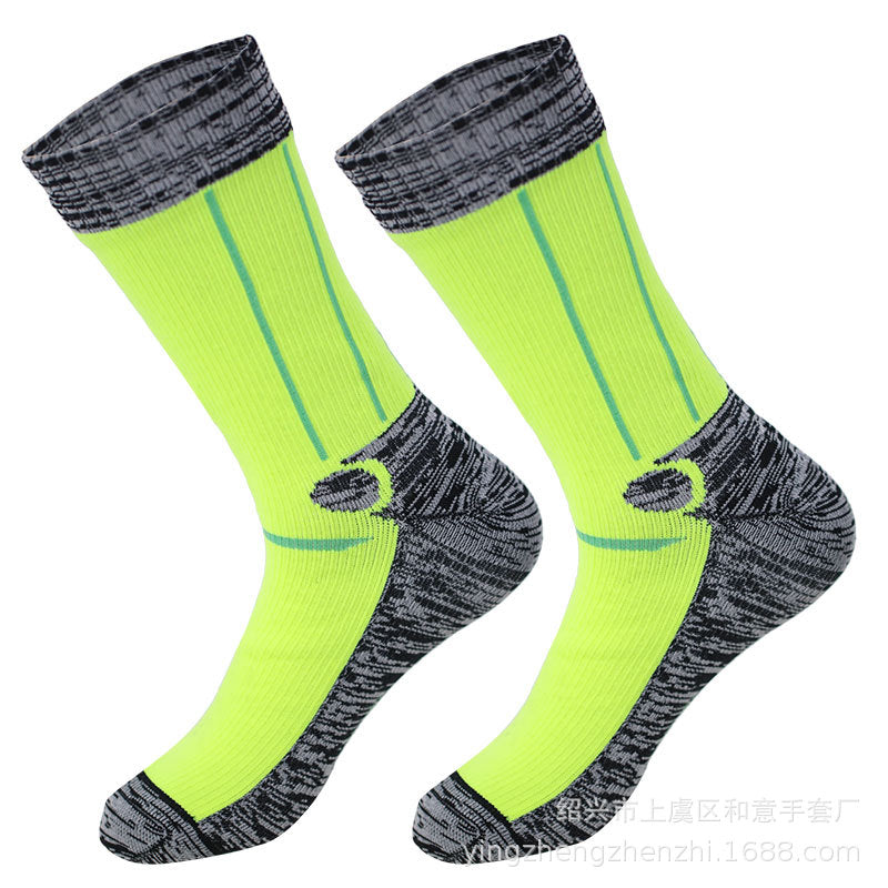 Outdoor skiing wading sports warm breathable waterproof socks adventure mountaineering cycling mid-tube waterproof sports socks